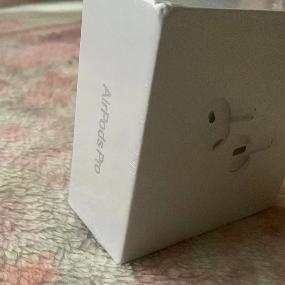 Apple White Wireless Earbuds with Sleek Design and High-End Audio
